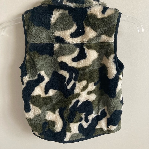 NWT-Sovereign Code Boys Fleece Vest, size 4 - Picture 3 of 3